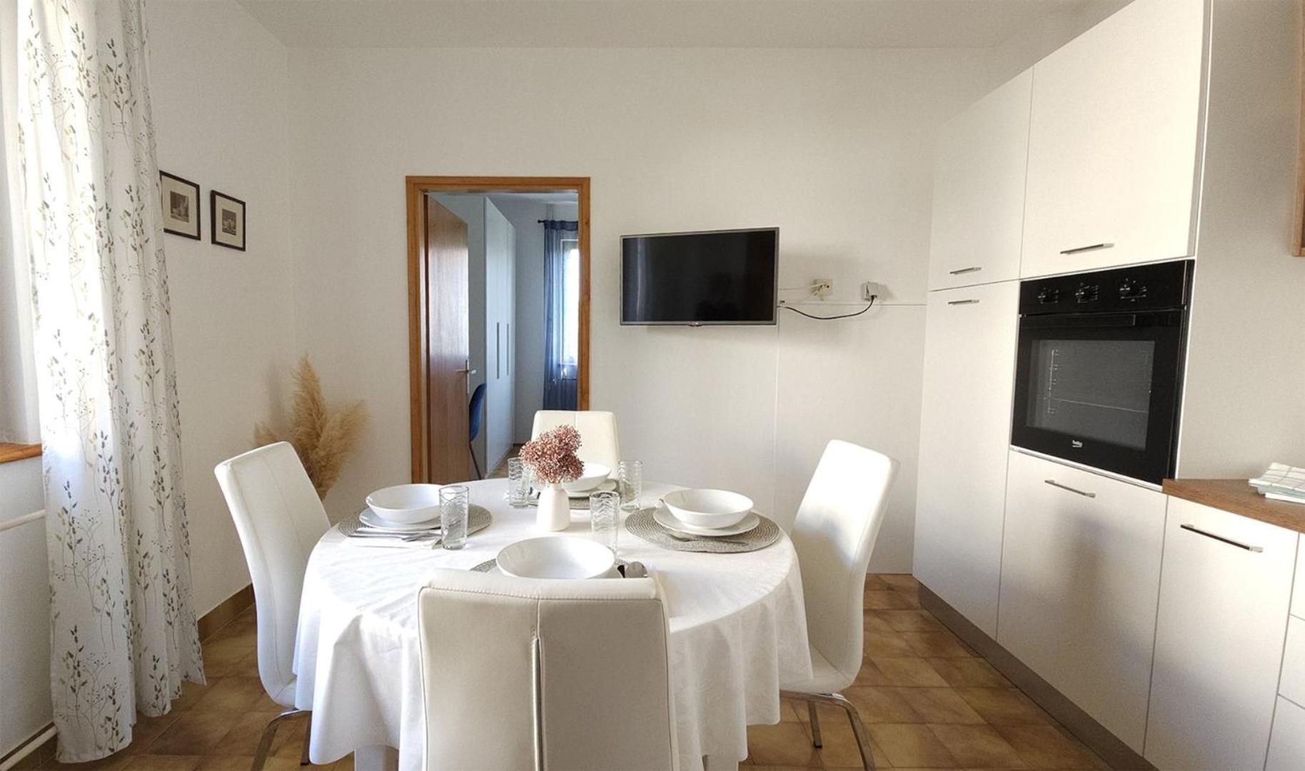 Apartment Jole - A4 -Two Bedrooms - Close To The City Center Пореч Екстериор снимка